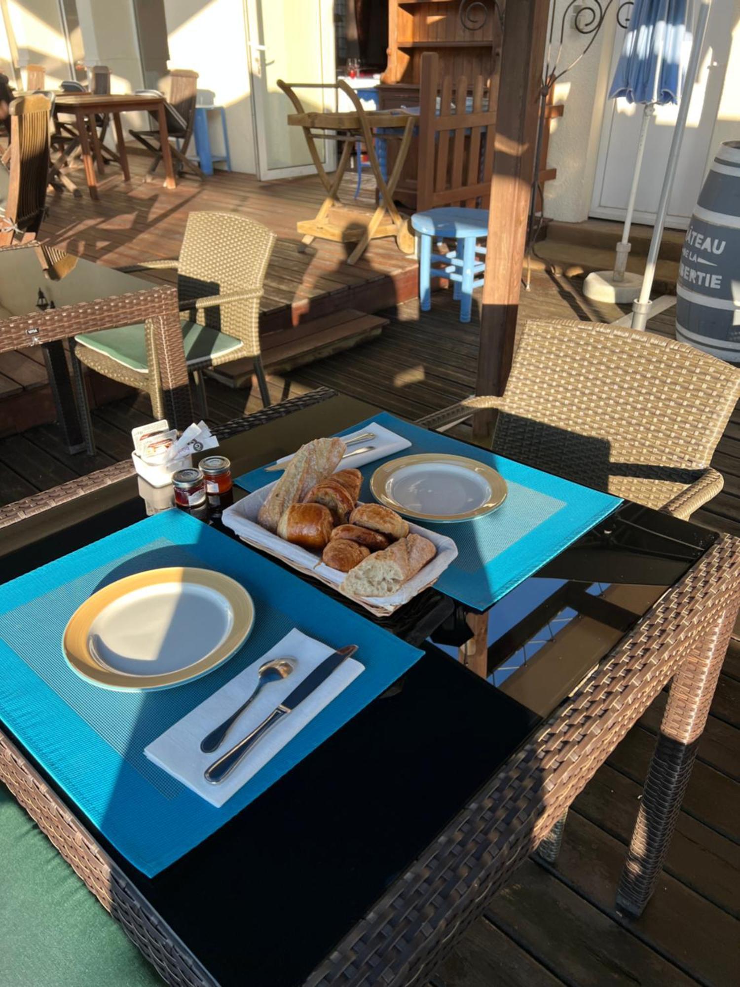 Logis Hotel-Restaurant Les Voyageurs La Coquille Ngoại thất bức ảnh